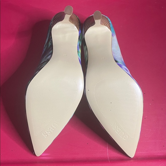 Guess multi-colored animal print stiletos - Picture 2 of 3